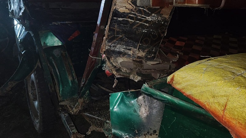 ‘চাঁপাইনবাবগঞ্জে যাত্রীবাহী অটোরিক্সার সাথে সংঘর্ষে মোটরসাইকেল আরোহি ২ তরুন নিহত, আহত ২